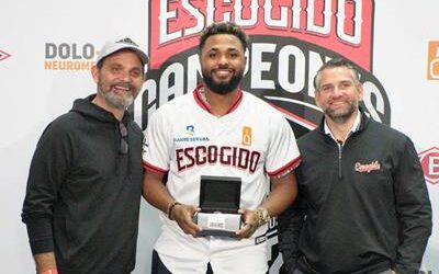 Leones del Escogido: Junior Caminero recibe anillo de campeón