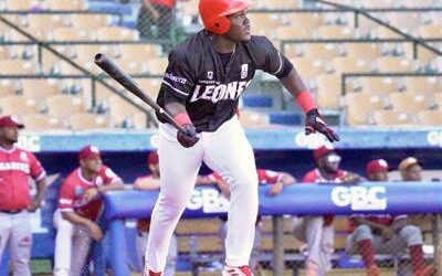 LIDOM: Héctor Rodríguez conecta dos triples , Escogido llega al cuarto