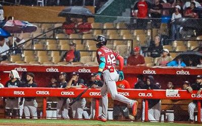 LIDOM: Julio Carreras la saca con bases llenas y Gigantes vencen