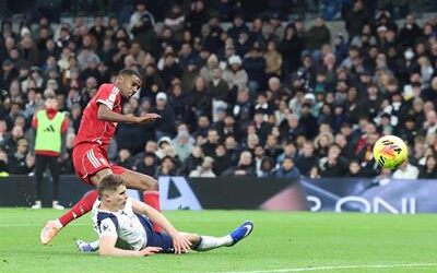 Liverpool sufre pero aprovecha la depresión del Tottenham