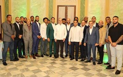 Luis Abinader se reúne con jugadores de MLB