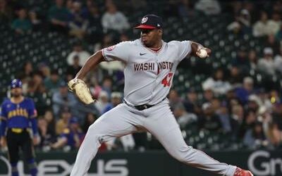 MLB: Seattle recibe al relevista José A. Ferrer desde Washington
