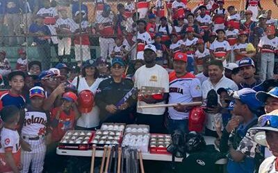 Ronny Mauricio compartió con más de 24 ligas de 14 barrios