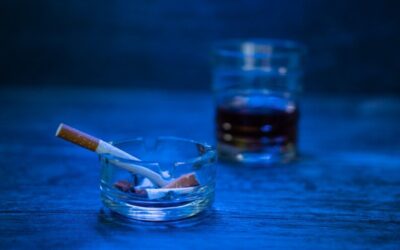 Generaciones Z y Alfa se alejan del alcohol y cigarro, pero incrementan consumo de vapeadores y opioides