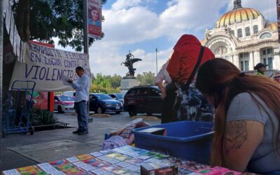 Pese a prohibición, ofrecen vapeadores en la Alameda Central de CDMX