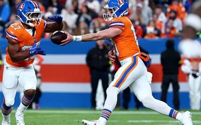 NFL: Broncos vencen a Chargers y terminan primero en la AFC