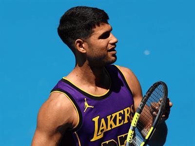 Carlos Alcaraz: entrenó con la chaqueta de Lebron James