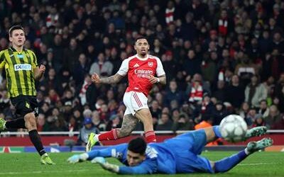 Arsenal y Chelsea ganan en la Premier
