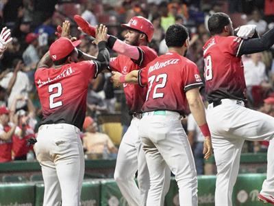 Escogido vencen a Toros y se acomodan en la cima del round robin