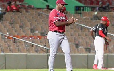 Gigantes ratifican a Jefry Sierra para el resto del torneo