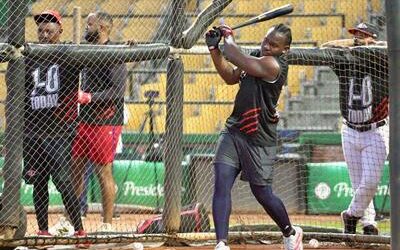 Héctor Rodríguez jugará la serie final con el Escogido