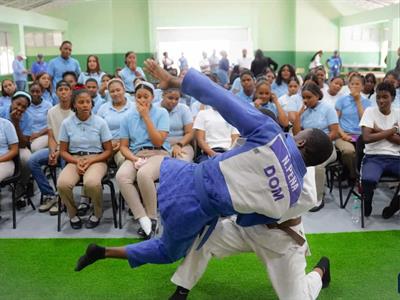 Inefi impulsa el desarrollo del Sur con remozamiento de canchas
