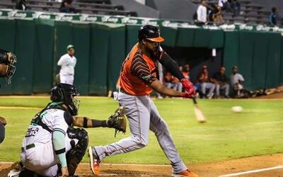 Eloy Jiménez: firma un acuerdo de liga menor con los Blue Jays