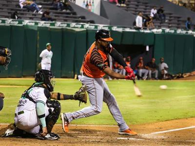 Eloy Jiménez: firma un acuerdo de liga menor con los Blue Jays