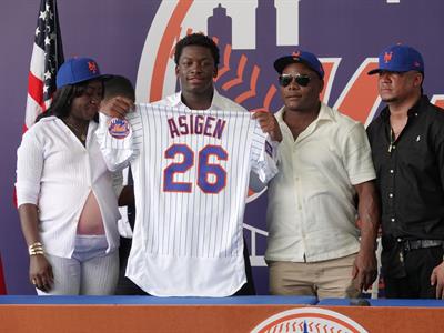 Mets firman al joven dominicano Wandy Asigen por US$3.9 millones