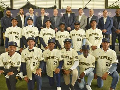MLB: Milwaukee presenta prospectos de firmas internacionales