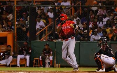Navarro y Lake golpean a los Toros y Escogido se pone 2-0