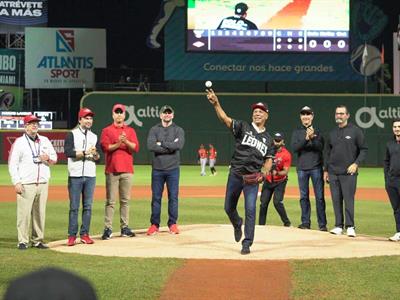 Serie Final: Moisés Alou realiza lanzamiento de honor