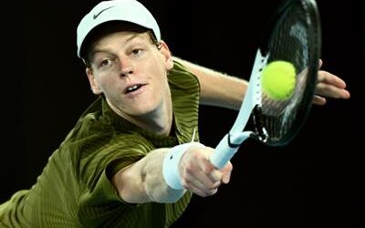 Sinner se cita con Djokovic en semis de Australia, Swiatek eliminada