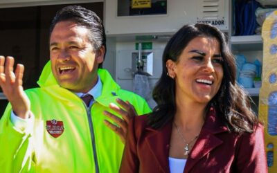 Juan Rivera Trejo, el alcalde que fue grabado con un fajo de billetes y su esposa