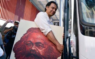 «¡Los libros no son tuyos!»: Marx Arriaga es recibido con protesta en Ciudad Juárez