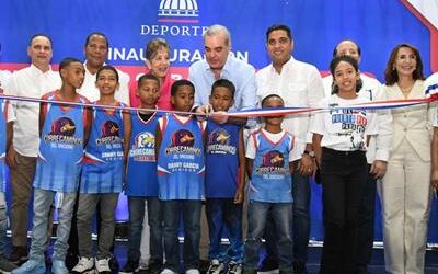 Abinader entrega dos polideportivos a Puerto Plata