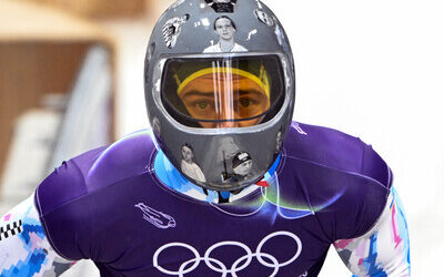 JJOO: Ucraniano descalificado por su casco recibe donación