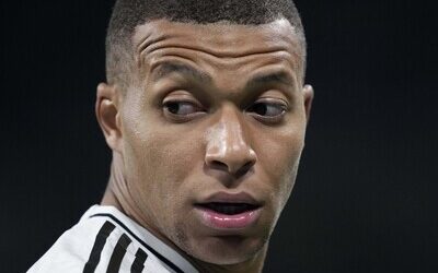 Kylian Mbappé reclama aun 2 millones al PSG