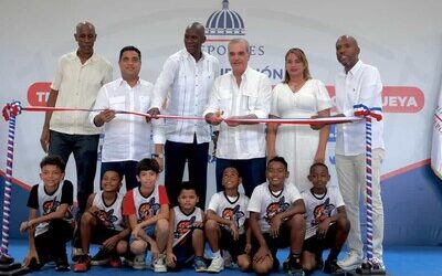 Luis Abinader entrega techado multiuso La Tribu de Quisqueya