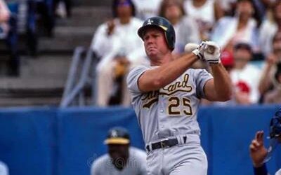 Mark McGwire regresa a Atléticos: asesor en desarrollo de jugadores