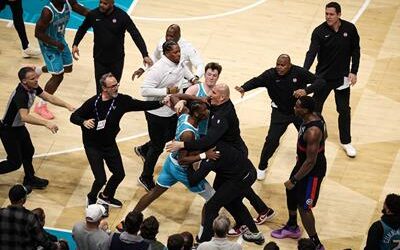 NBA sanciona a cuatro jugadores por pelea entre Pistons y Hornets