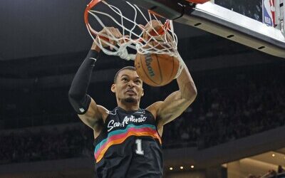 NBA: Spurs someten a Sacramento y Knicks remontan