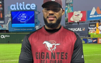 Gigantes firman al agente libre Jimmy Cordero
