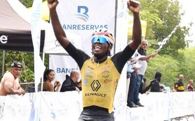 Wilmar Paredes se acerca al título de Vuelta Ciclística Independencia