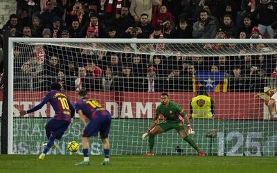 Yamal falla un penal, el Barça pierde, y el Real Madrid es líder