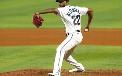 Alcántara regresa a los Marlins y lanza cuatro entradas