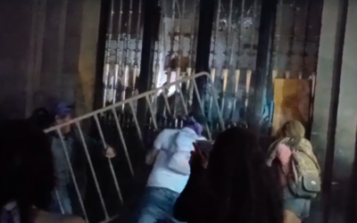 Grupo de hombres provoca destrozos tras marcha del 8M en el Centro Histórico; hay varios detenidos