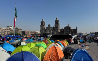 Maestros de la CNTE inician plantón en el Zócalo; Sheinbaum llama a manifestarse pacíficamente