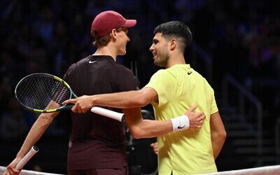 Jannik Sinner presiona a Carlos Alcaraz por el número uno