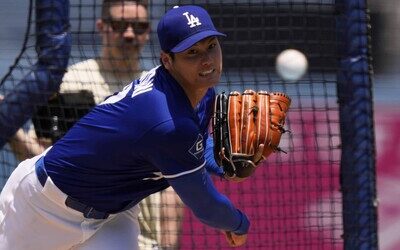 Ohtani retorna al montículo y poncha a cuatro