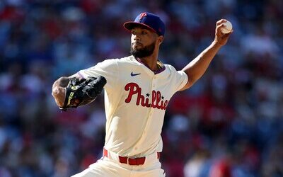 Cristopher Sánchez y los contratos que no son como los bateadores