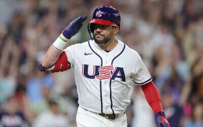 Cuadrangular descomunal de Kyle Schwarber, Estados Unidos gana