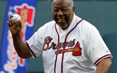 Hank Aaron, fletó 733 jonrones con los Bravos