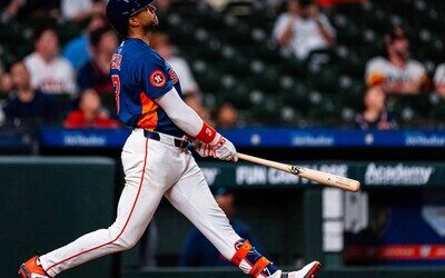 Jeremy Peña regresa con jonrón