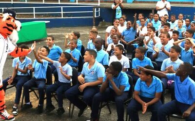 DCNB y Tigres de Detroit donan utilerías a escuela en La Zurza