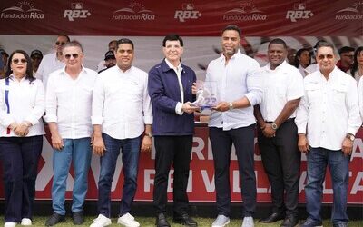 Torneo RBI: Nelson Cruz exhorta a jóvenes a prioriza la educación