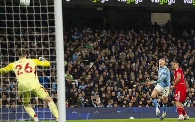 El City supera al Liverpool con un triplete de Haaland