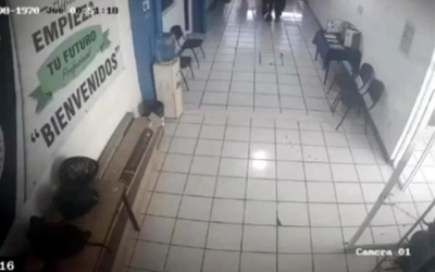 Estudiantes desarmaron a joven que mató a maestras en prepa de Lázaro Cárdenas, Michoacán