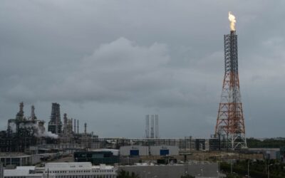 Incendio afecta bodega en la refinería en Dos Bocas, Tabasco