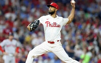 Cristopher Sánchez regresa a la senda del triiunfo